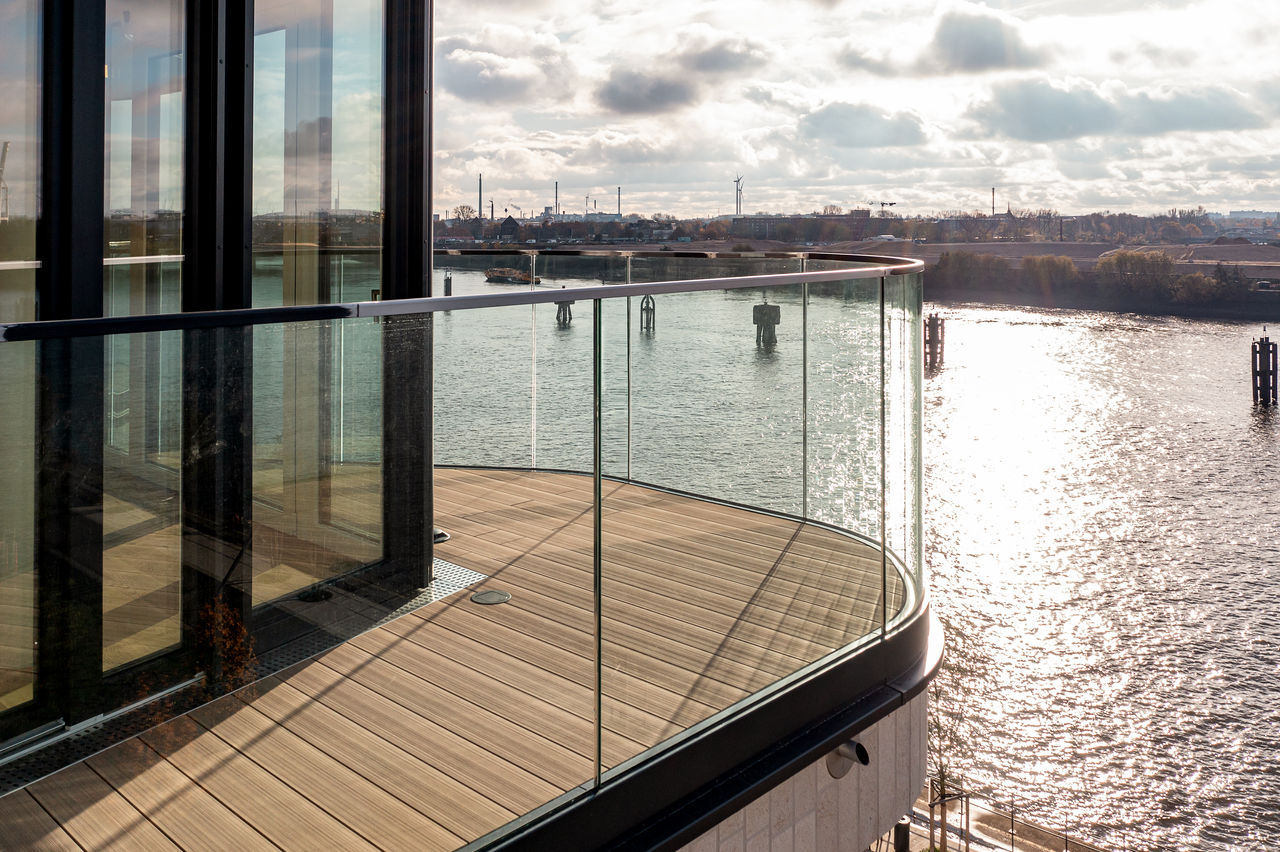 2 luxury apartment houses near the Elbe river.